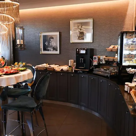 Rq Boutique & Unique 4* Győr