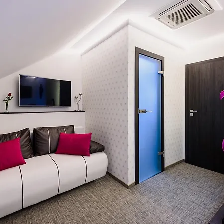 Rq Boutique & Unique Hotel 4*