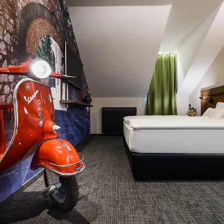 Rq Boutique & Unique 4* Győr